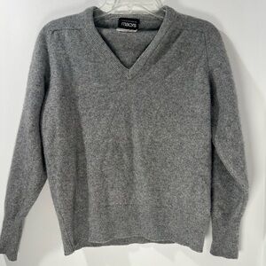 Macy's Classic Gray V-Neck Men's Sweater made in Scotland